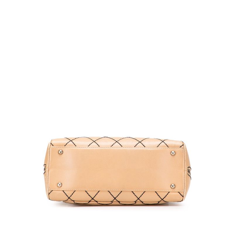 CHANEL シャネル　レザー手袋　ココマーク　ベージュ CHANEL Luxury Line Coco Mark Matelasse bowling bag handbag