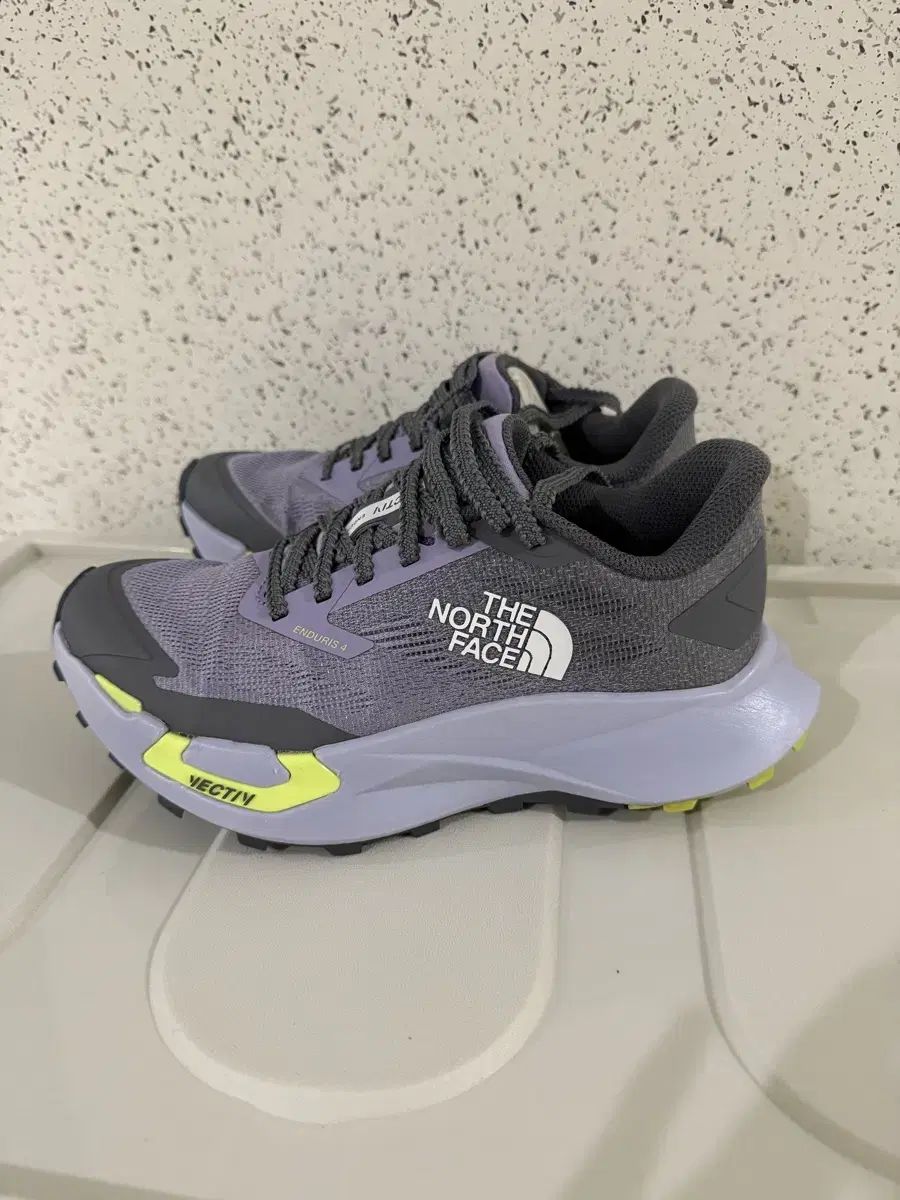 THE NORTH FACE ベクティブ エンデュリス4 230