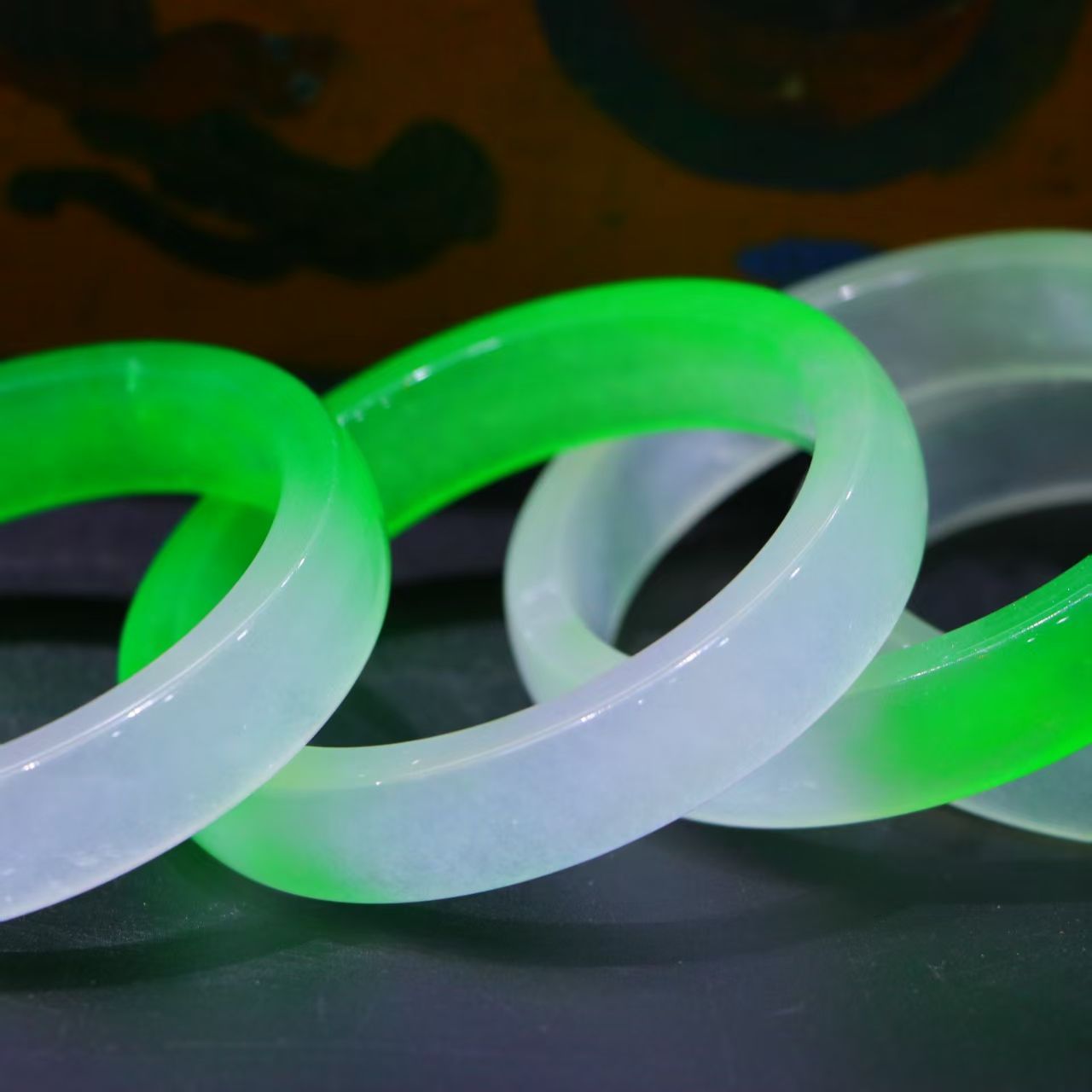 髙氷翡翠彫 腕輪