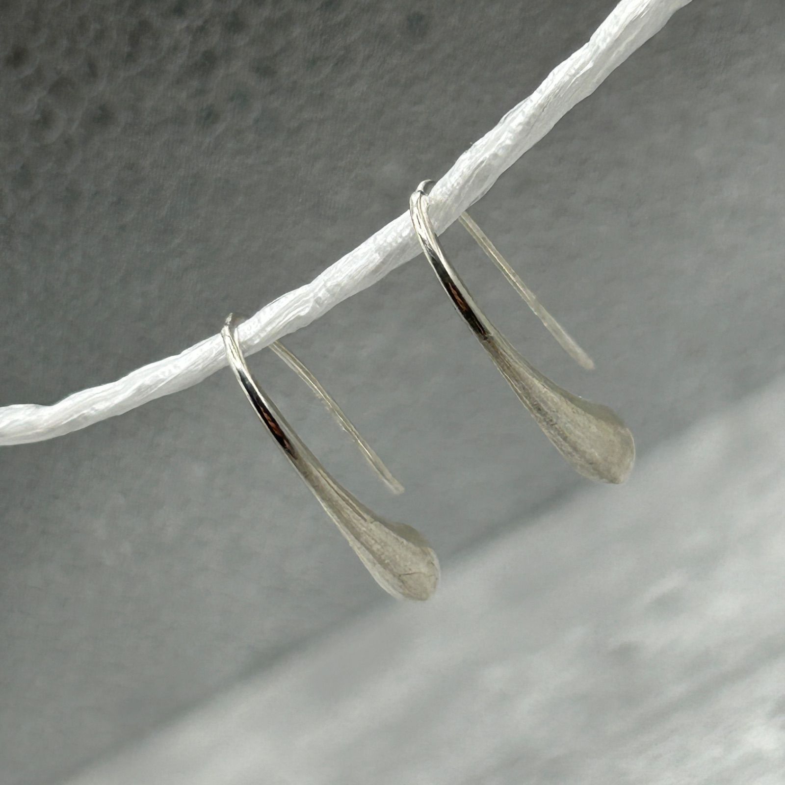 シルバー925 Sterling ティアドロップデザインピアス/軽研磨仕上げ シルバー925 Sterling ティアドロップ デザインピアス/軽研磨