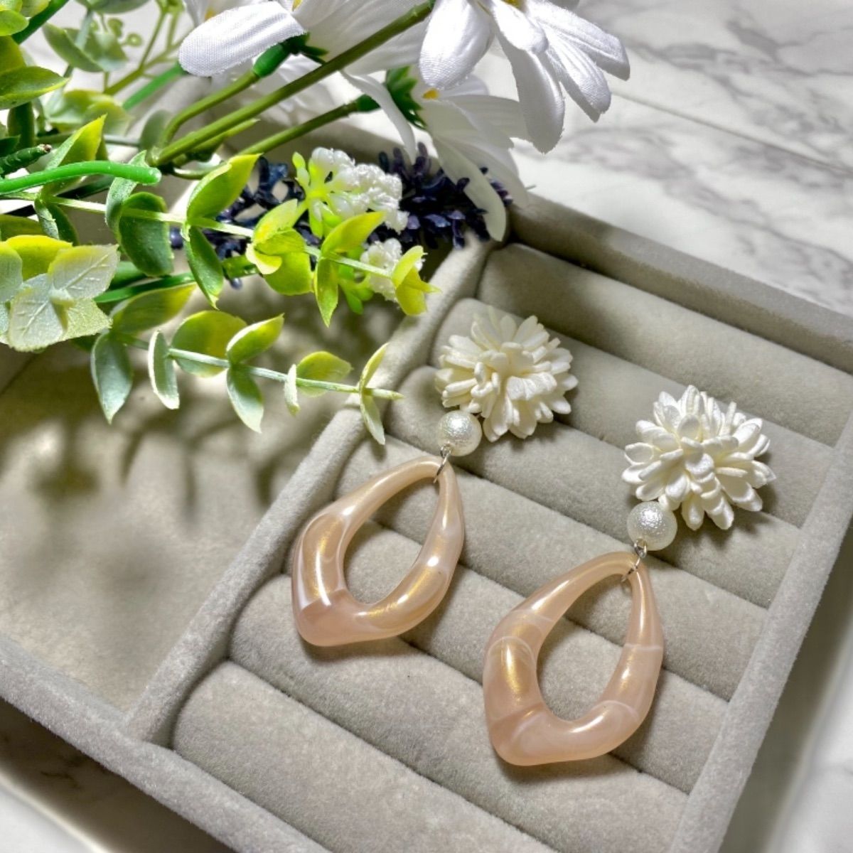 1点のみ》フラワー×パールピアス - メルカリ 