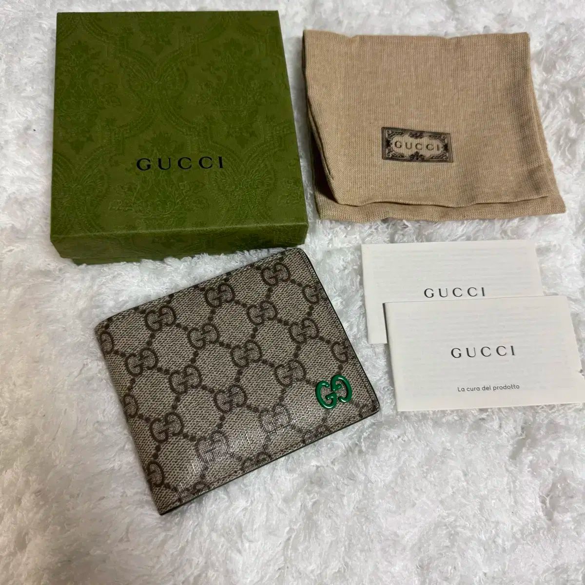 新モデル GUCCI グッチ 新モデル ツートン バイ 二つ折り財布