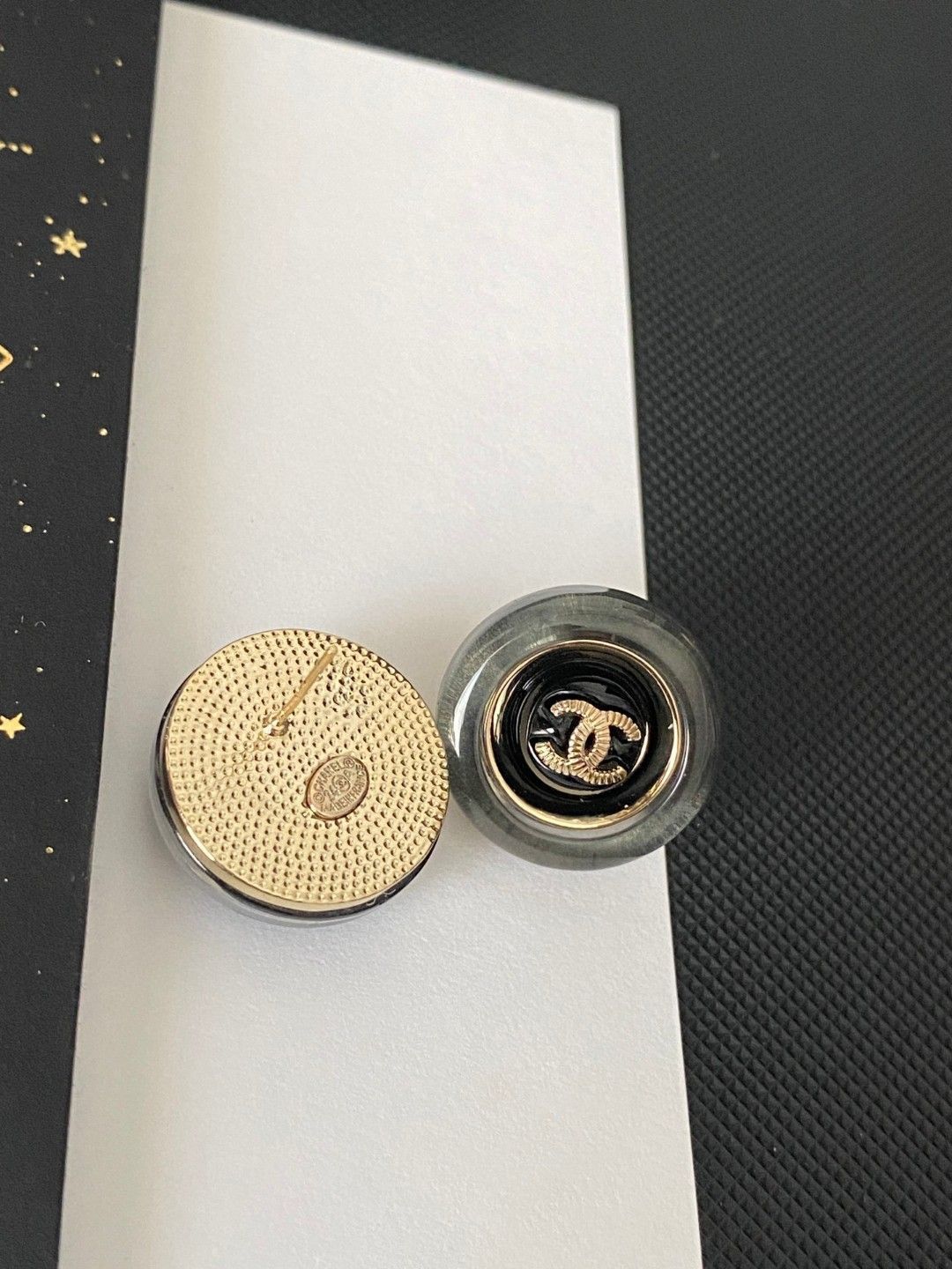 今すぐ一括検索！必見。 今日 CHANEL ヴィンテージ アルファベットイヤリング