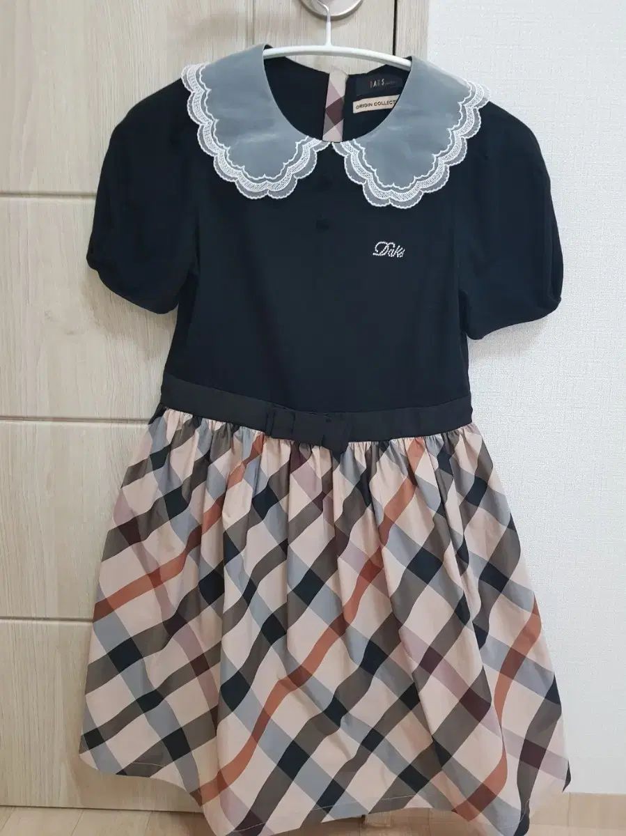 品質保証，限定セール DAKS Little(ダックスキッズ) レース襟 ワンピース 140 ワンピース