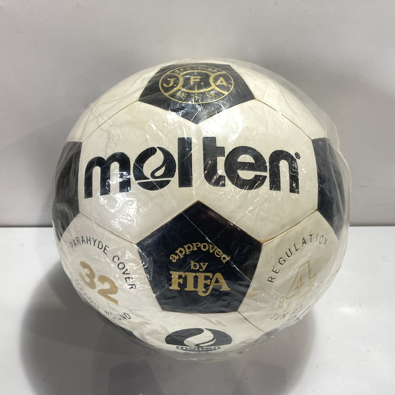 FIFA Official モルテン　サッカーボール（汚れあり） molten モルテン FIFA サッカーボール 4号 (管理番号：OKU9570