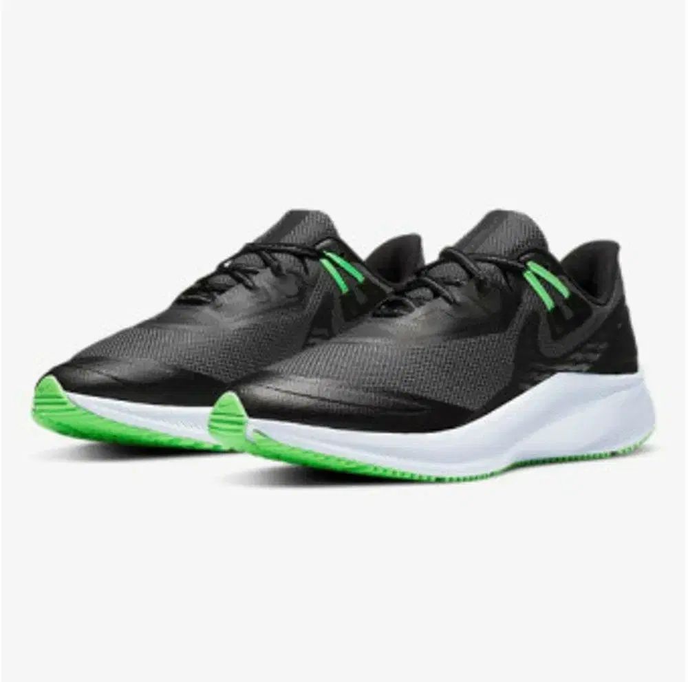 NIKE(ナイキ) クエスト シールド 3 スニーカー