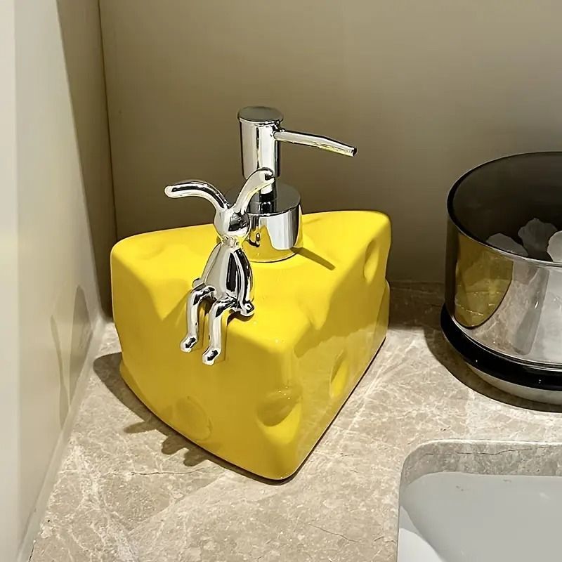 チーズ形状の液体ボトル