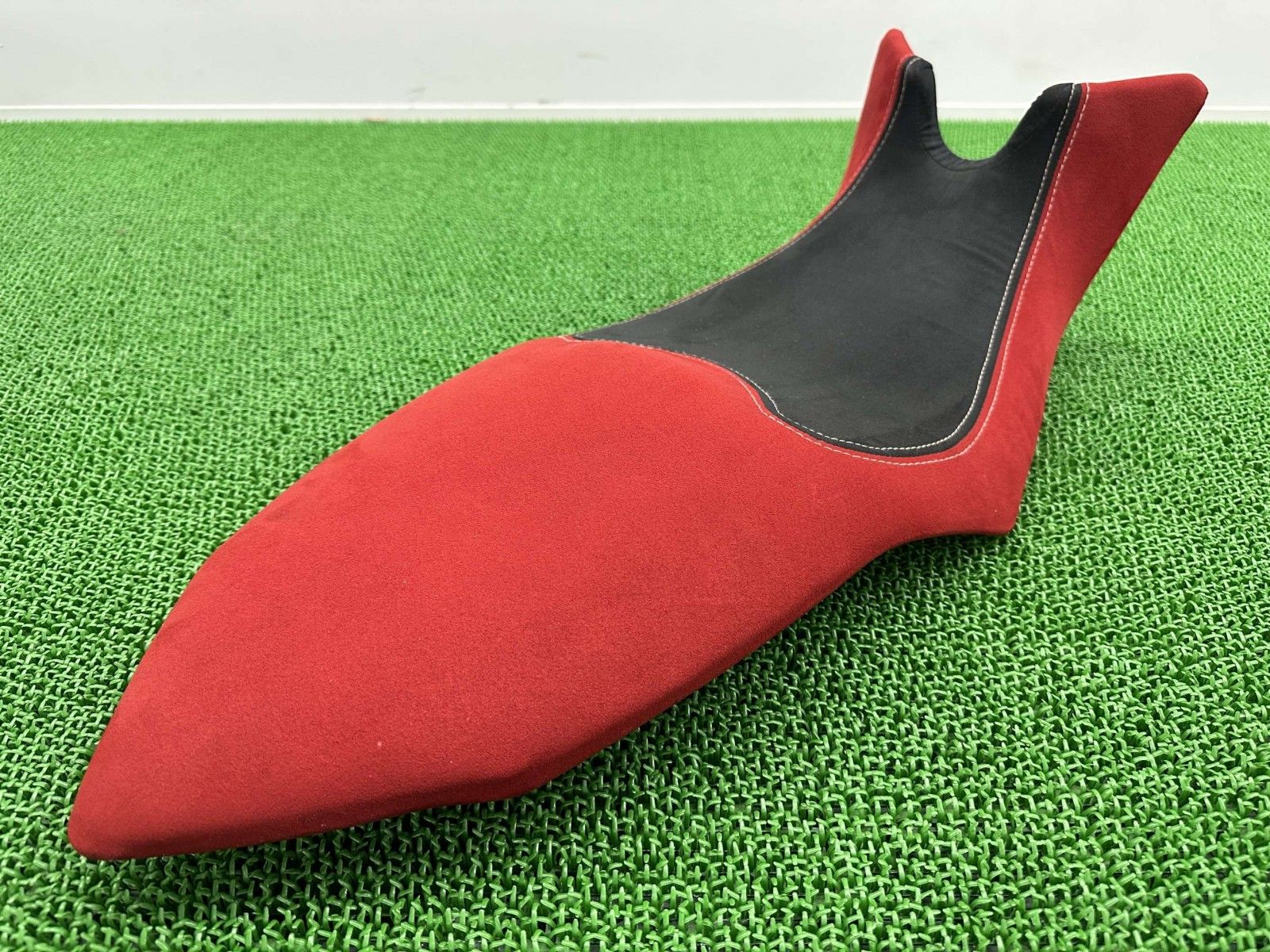 ブルターレ800 シート B6343 MVアグスタ 純正 スエード生地張り替え済 ノーマルベース コンディション良好 破れ無し Bp