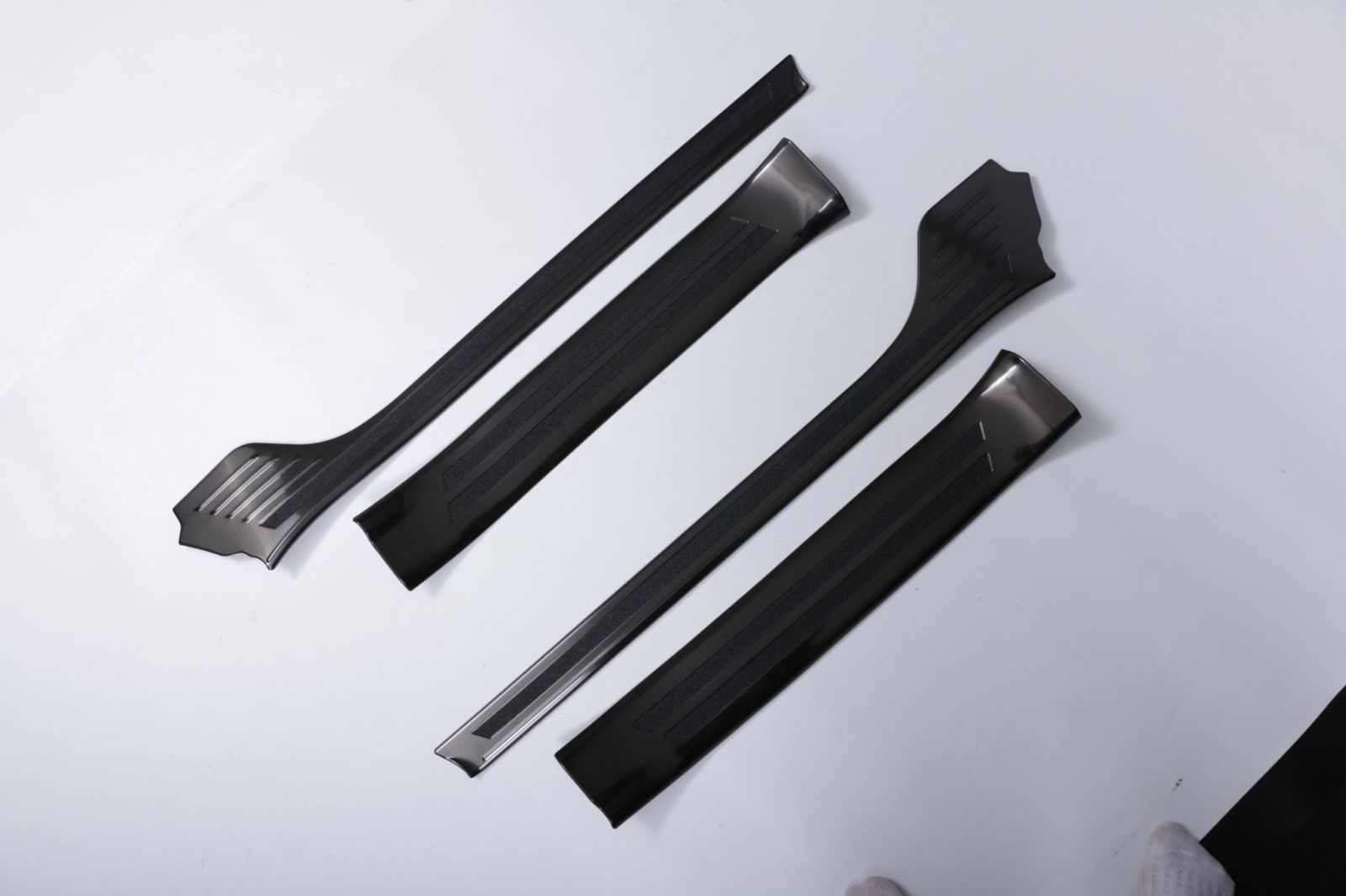 トヨタ ヴォクシー ノア 90系 式対応 ステンレス製 サイドステップ スカッフプレート 4枚セット マット仕上げ ブラックチタンヘアライン