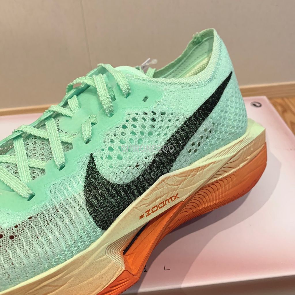 NIKE - 新品 ナイキ ヴェイパーフライ 3 ヴェイパーグリーン ドラゴンレッド 26.5 ナイキ ヴェイパーフライ 3 ヴェイパーグリーン ドラゴンレッド
