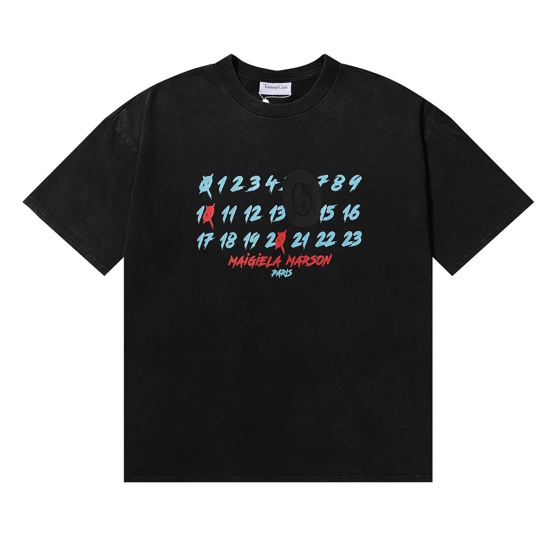 メゾン マルジェラ MM6 Maison Margiela 24ss ブラック 6 カレンダー ロゴ レター カップル ラウンドネック 半袖 Tシャツ  - メルカリ