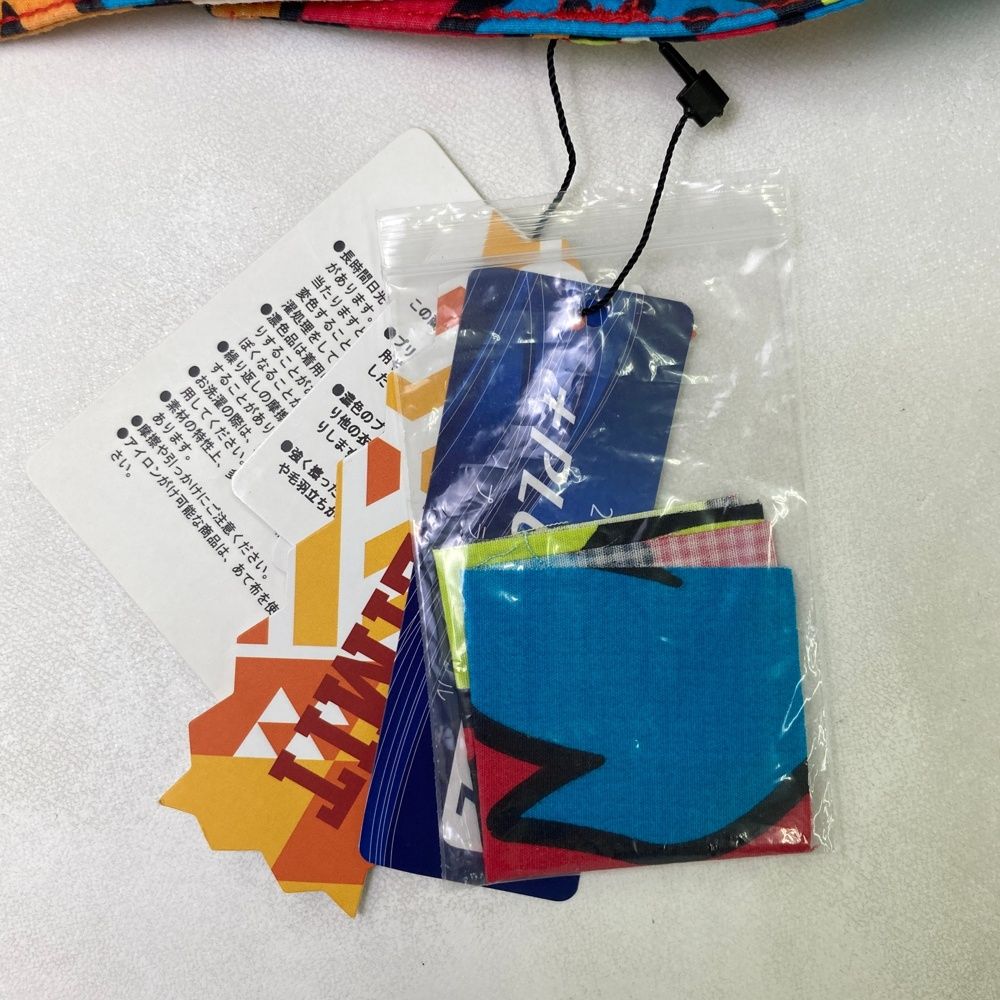 クロップドパンツ ロゴ総柄