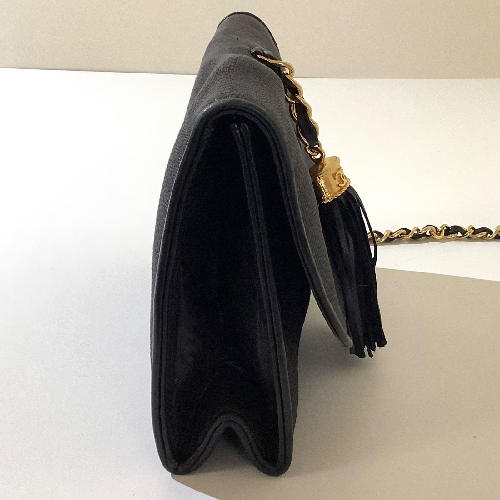 【CHANEL】ポイントタッセル付き★チェーン クラッチ バッグ 可愛いサイズ感♡】CHANEL チェーンクラッチ 国内発送 (CHANEL