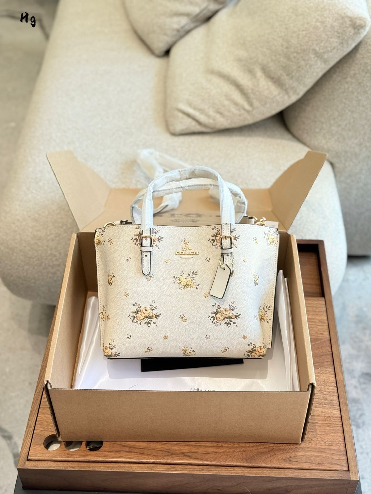 【美品】 COACH バック 花柄 モリートートバッグ25 フローラル 美品】 COACH バック 花柄 モリートートバッグ25 フローラル