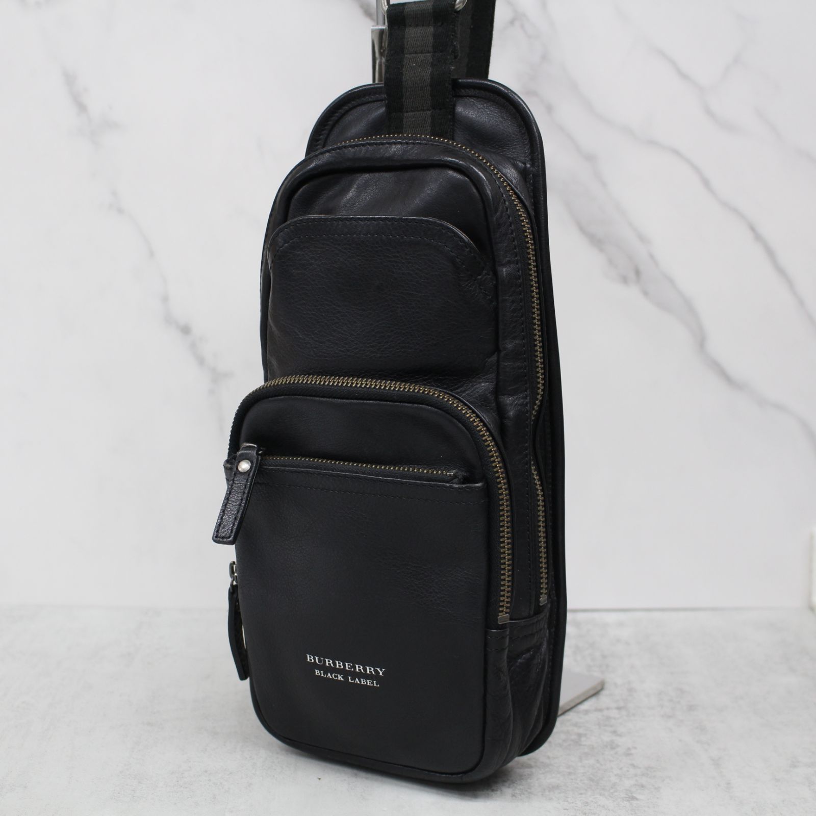 S098)BURBERRY BLACK LABEL ボディバッグ レザー ブラック 黒 メンズ