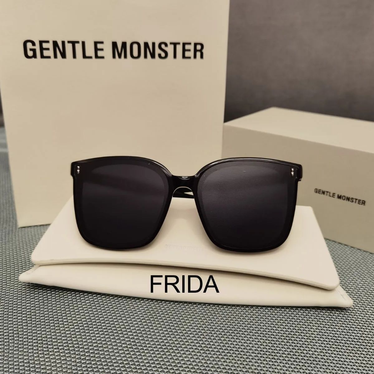 ファッション小物Gentle Monster ジェントルモンスター FRIDA サングラス