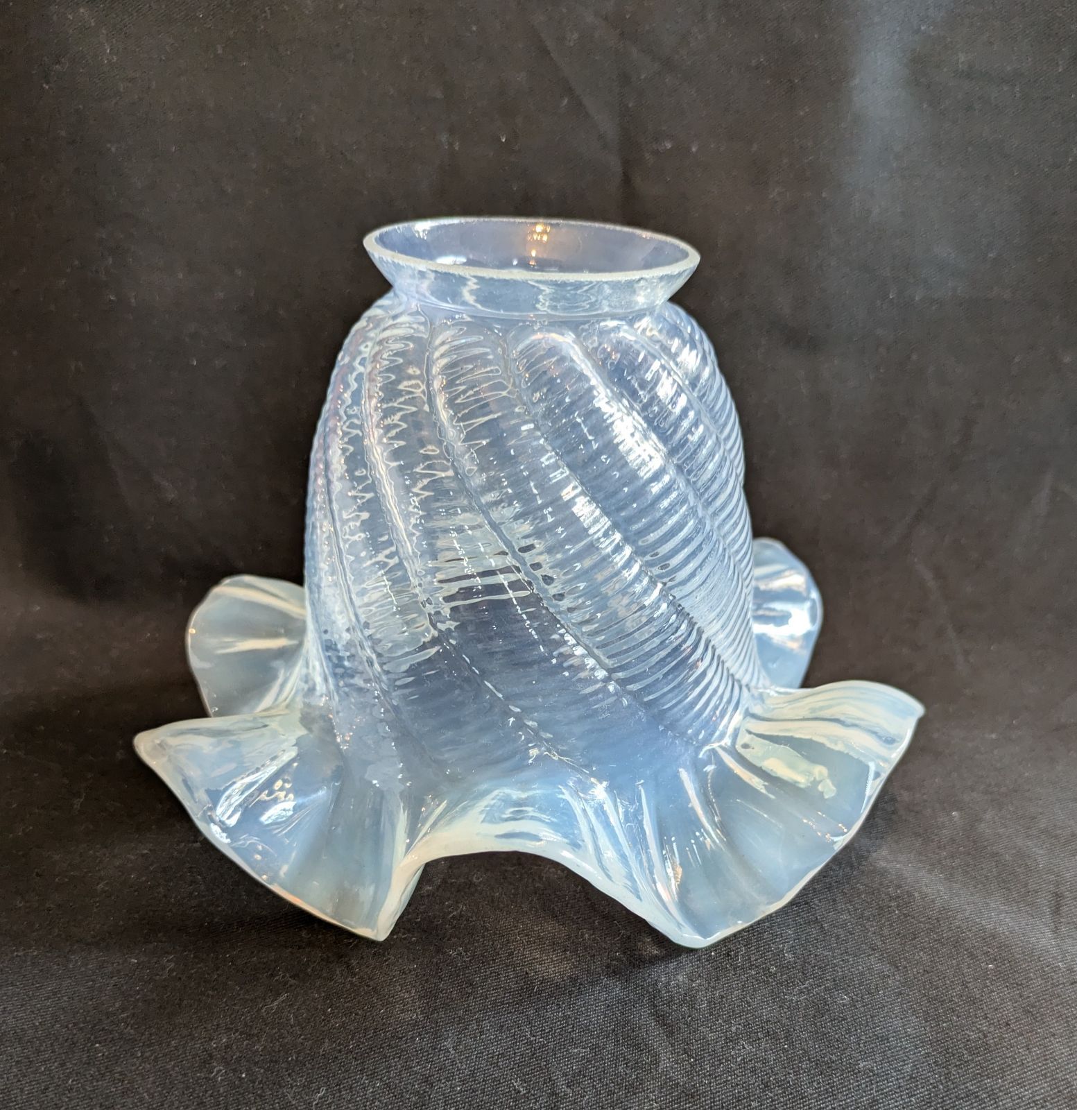 「売約済」フランスアンティーク オパールセントシェード  (シェードのみ) アメリカ〉1940〜60年 オパールセントのアンティークランプ