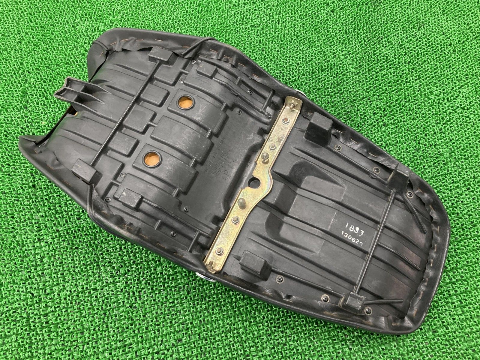 バリオスII シート 53001-1837 カワサキ 純正 バイク 部品 ZR250B 修復