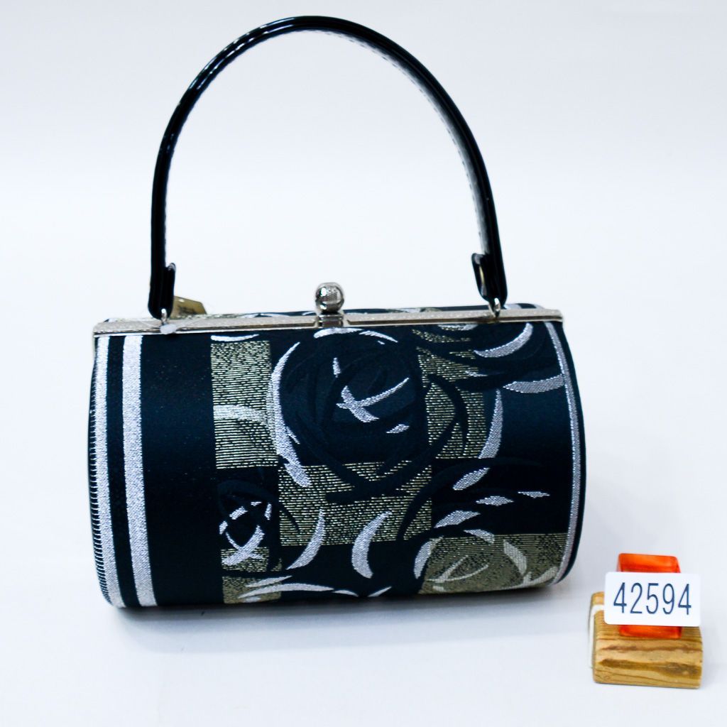 草履バッグセット 帯地 三段 フリーサイズ 24cm 適合足サイズ22.5cm~24.5cm 黒色 和装 振袖 成人式 結婚式 NO42594