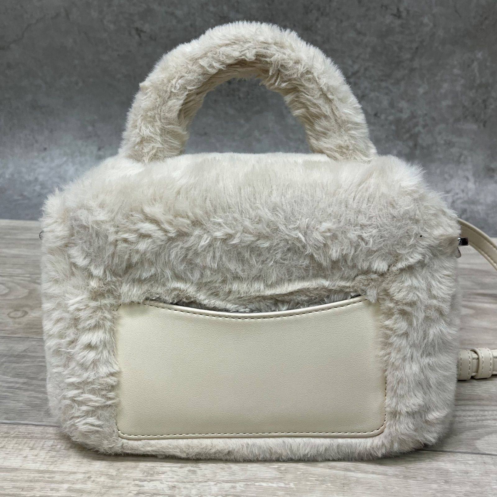 美品 DIANA ダイアナ フェミニンファーバッグ アイボリーファー