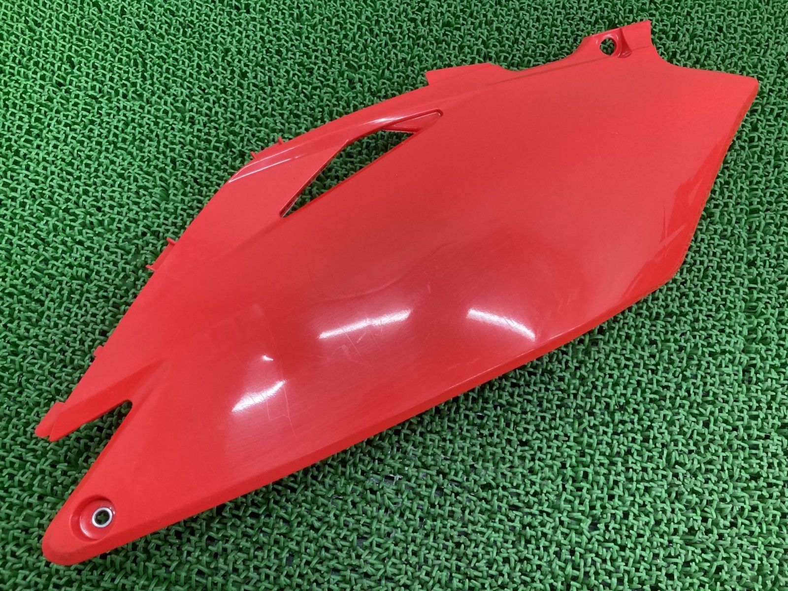 たみ出品 CRF450R サイドカバー 左 赤 社外 バイク 部品 PE05 割れ欠け無し 品薄