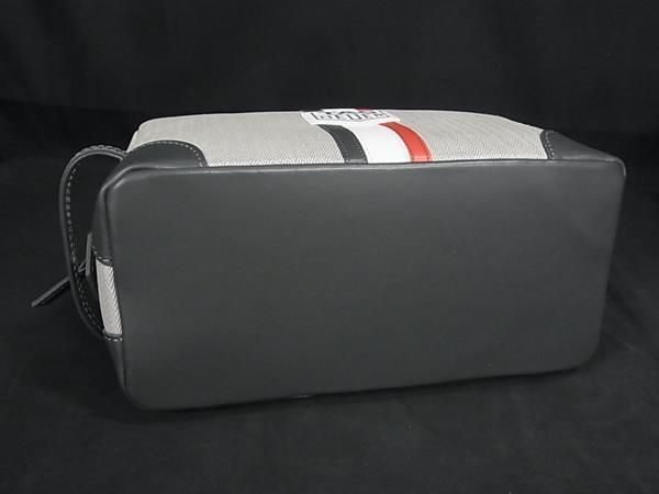グレー系×レッド系