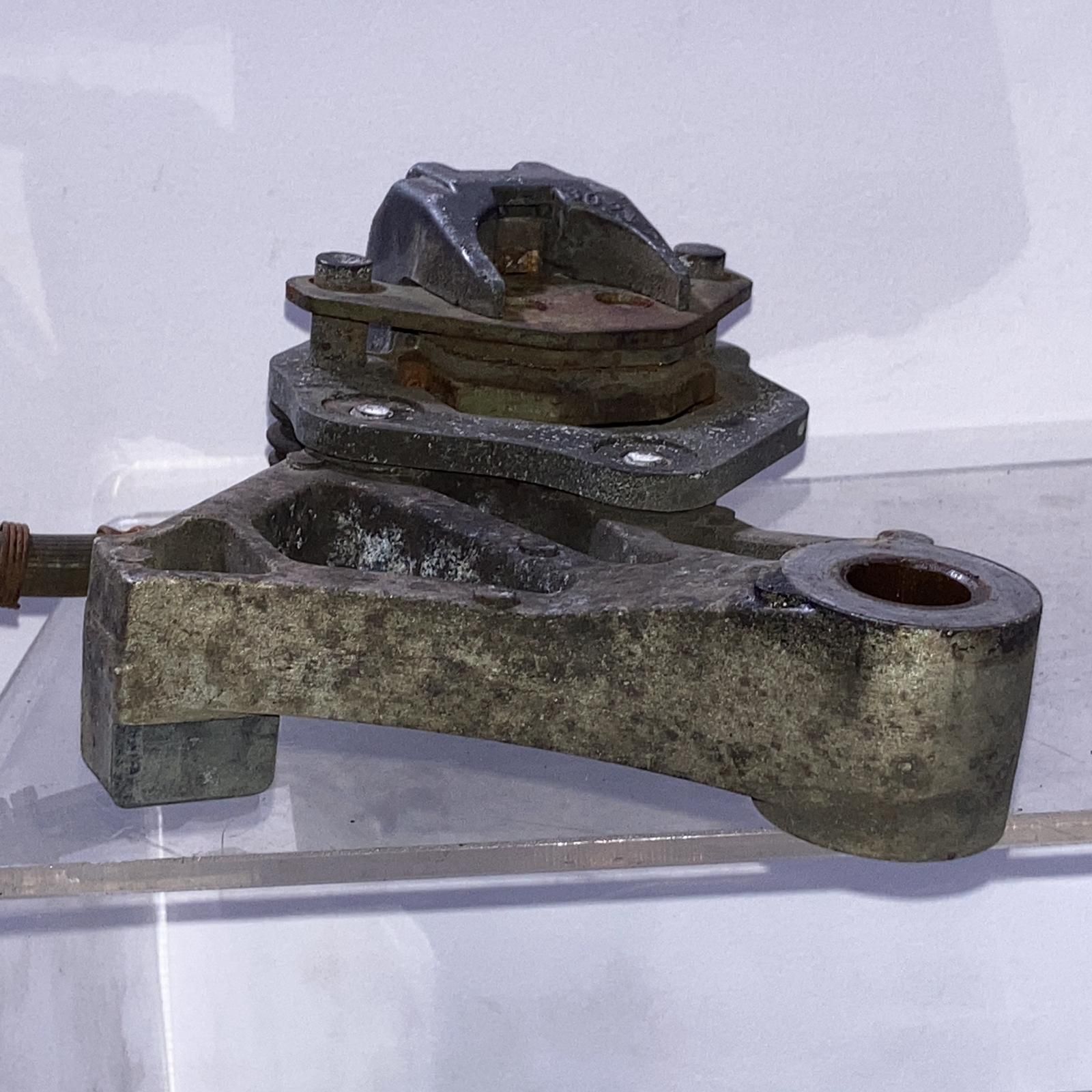 KAWASAKI バリオス ZR250A リアキャリパー サポート カワサキ