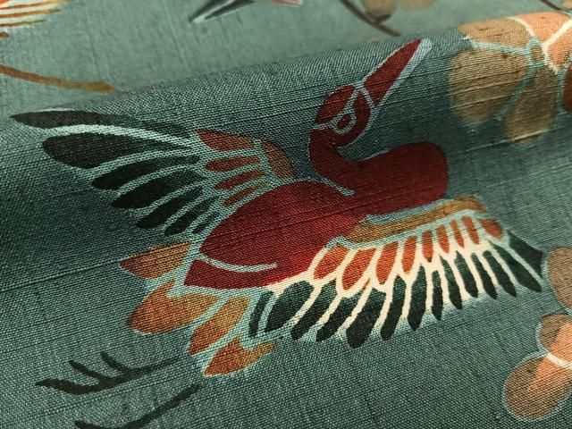 平和屋着物○本場大島紬 紬地 型染め 飛鶴宝尽くし文 正絹 逸品  