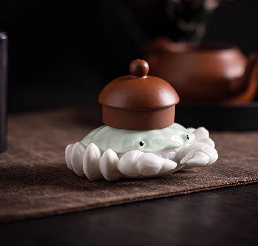 カニの置物 茶寵   茶道具  香道具  装飾品  工芸品 美術品 置物 陶磁器 楽天市場】茶寵 カニ 蟹 置物 陶器 茶玩 茶ペット オブジェ