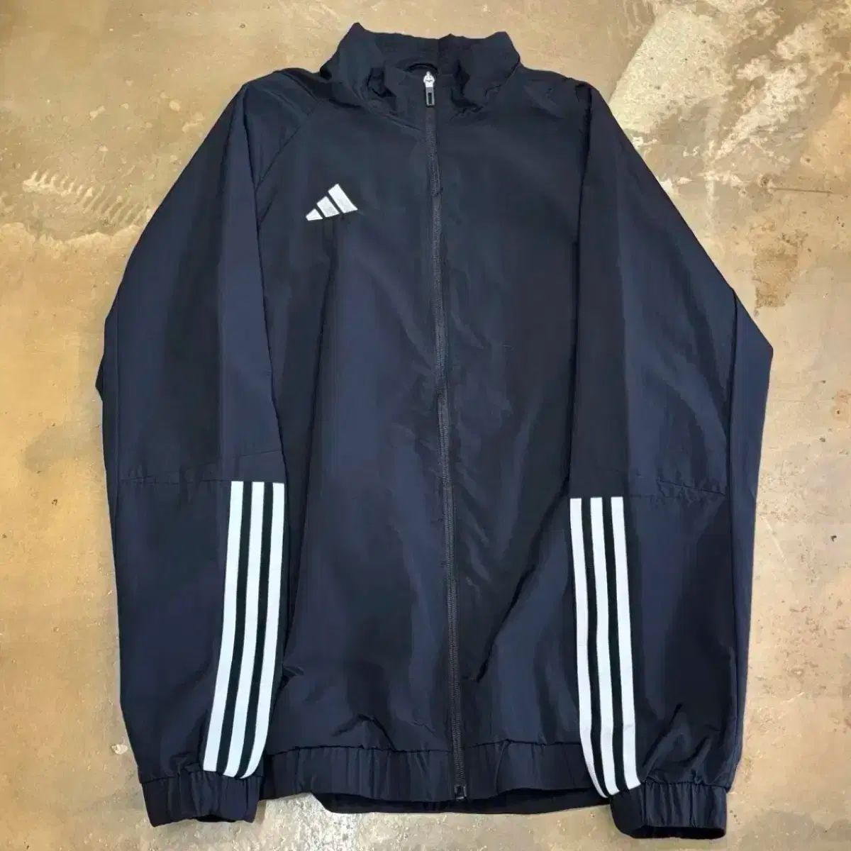 アディダス ウーブン ブラック ジャージ ウィンドブレーカー