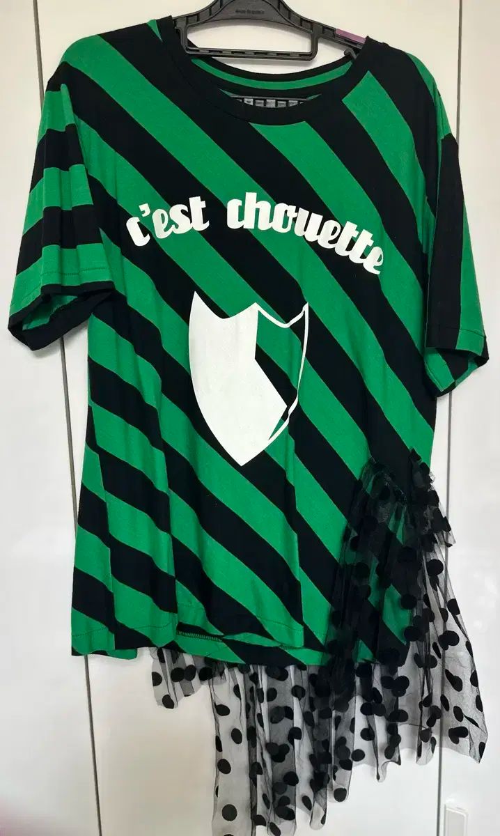 ラッキーシュエット半袖Tシャツとドレス