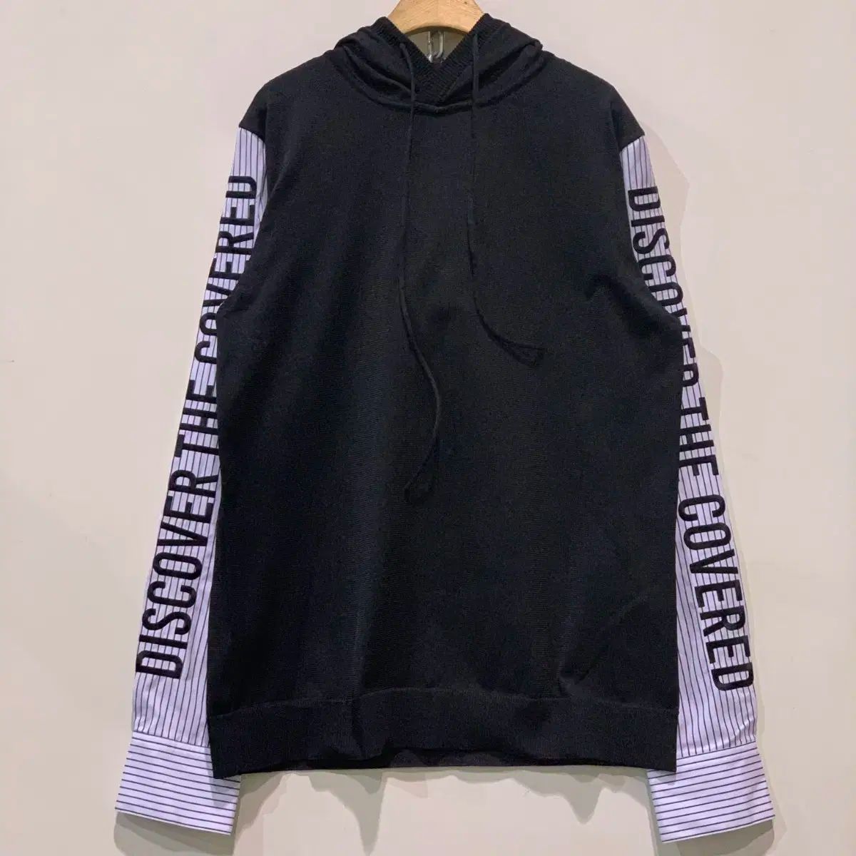 Juun.J(ジュンジェイ) レタリングニットフード付き t シャツ-限定