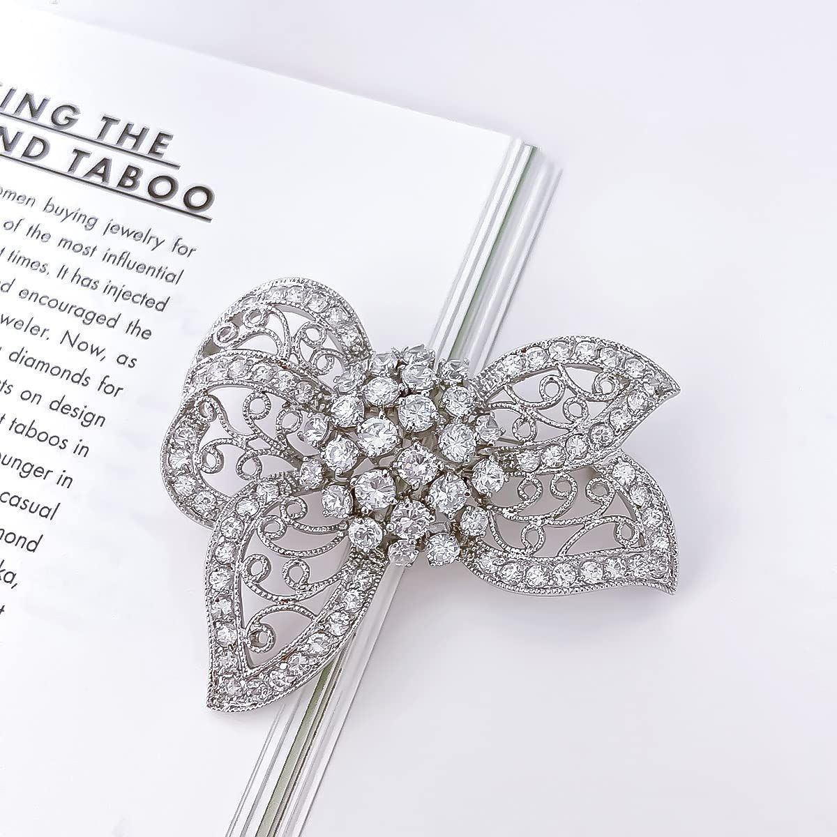 ロジウムメッキ真鍮 ヨーロピアンジュエリー エレガント 女性用 キュービックジルコニア ピン ブローチ リボン ブライダル ヴィンテージ LAVINA