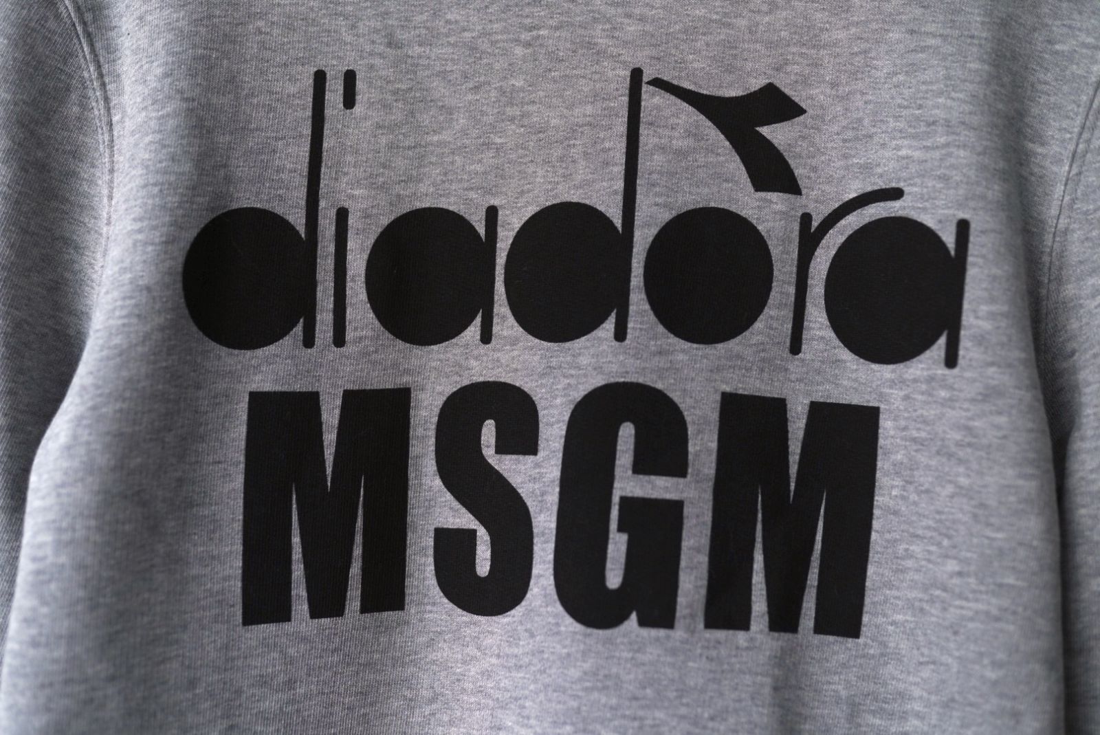 鮮やかな色彩と遊び心。2シーズン目となるMSGM×DIADORAの エムエス 