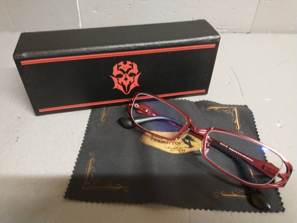 Fate Apocrypha 赤のセイバー モードレッドモデル 眼鏡 メガネ 赤 ブラッドレッド キャラクターグッズ ケース付き 付属品あり