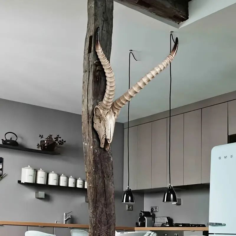 アンテロープ頭部の置物