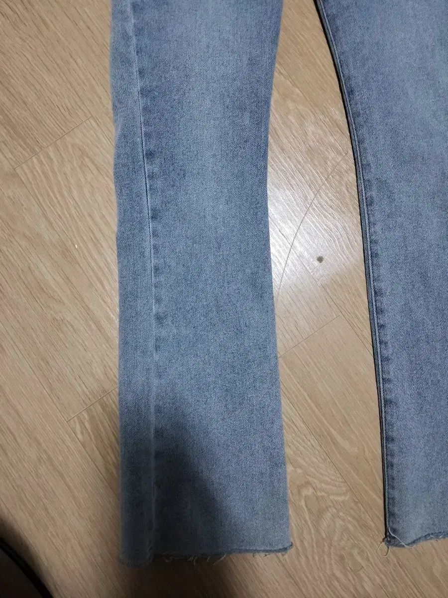 ライトブルー ブーツカット