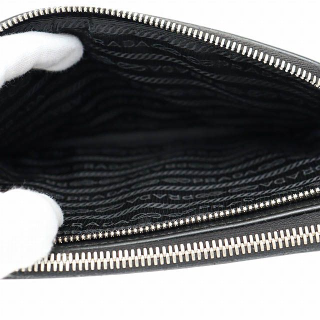 PRADA トライアングル