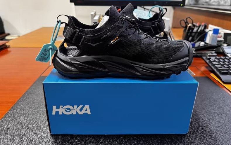 メルカリ HOKA