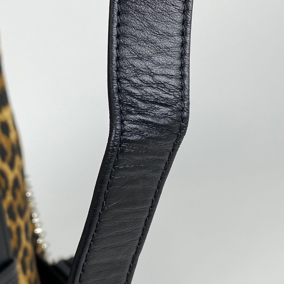 Christian Louboutin ルブタン　リュックヒョウ柄 Christian Louboutin】クリスチャンルブタン アポルビ