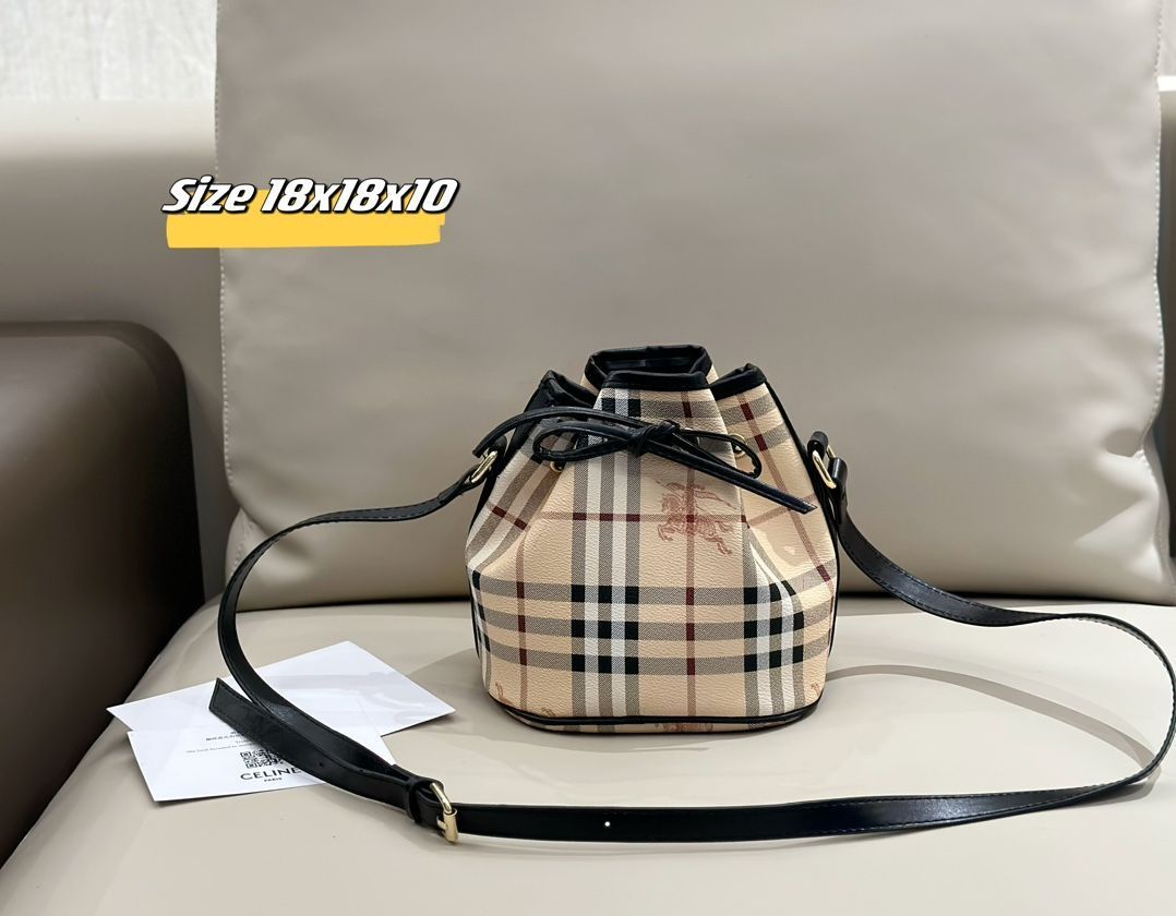 Burberry 8111350A1189 関税送料込 BURBERRY(バーバリー) チェックローカットスニーカー ブラック