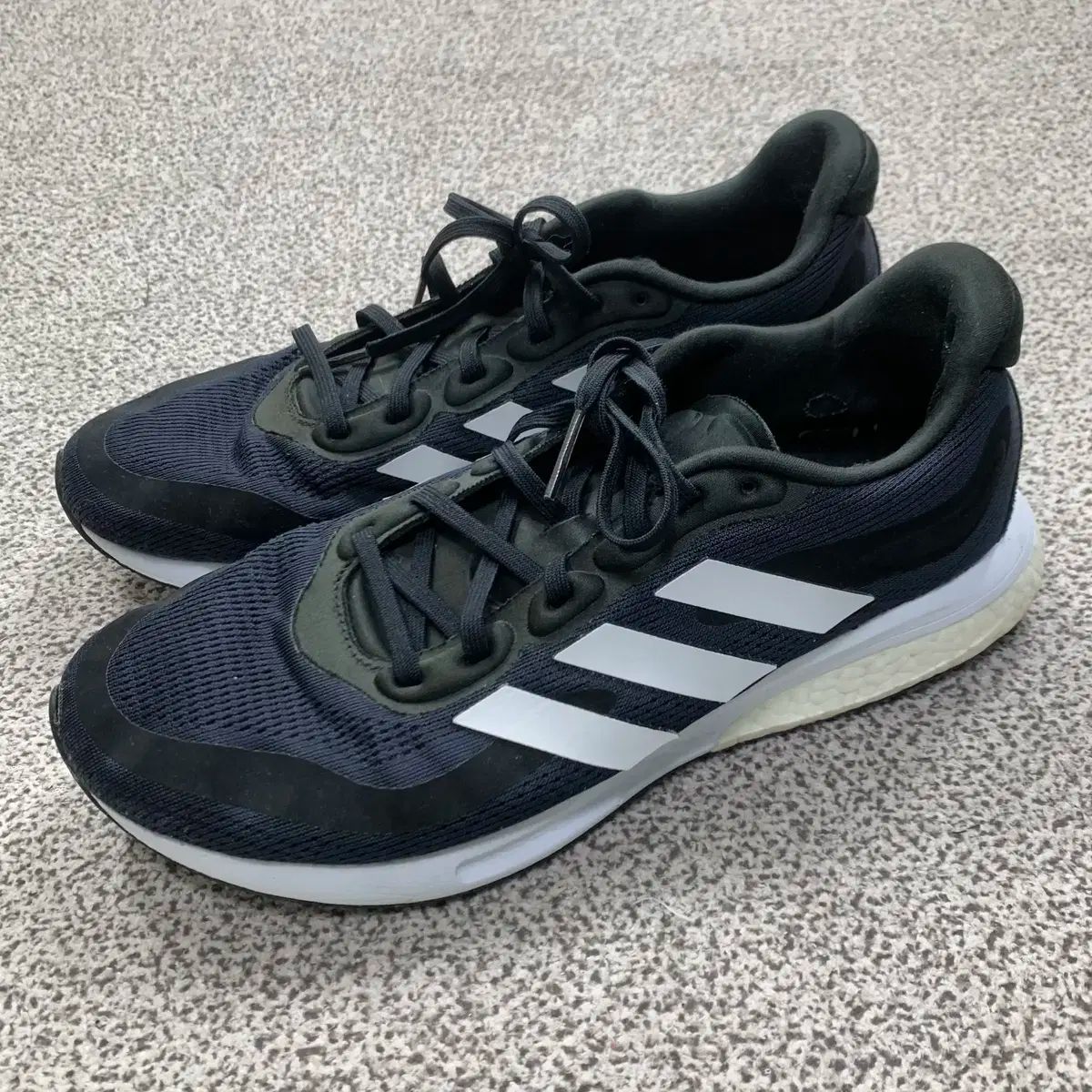 【雷市場（ポンジャン）商品韓国直送】 adidas(アディダス) 超新星 黒 白 スニーカー 275 250204