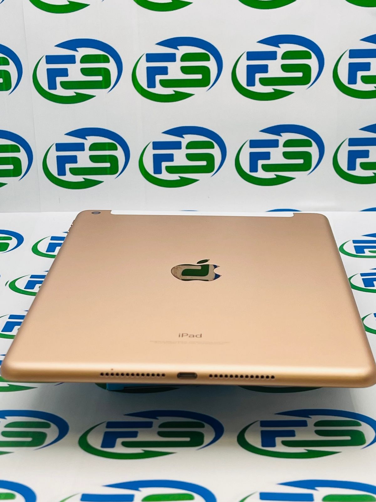 iPad 第6世代 Wi-Fi+Cellular 32GB ゴールド MRM02J/A A1954