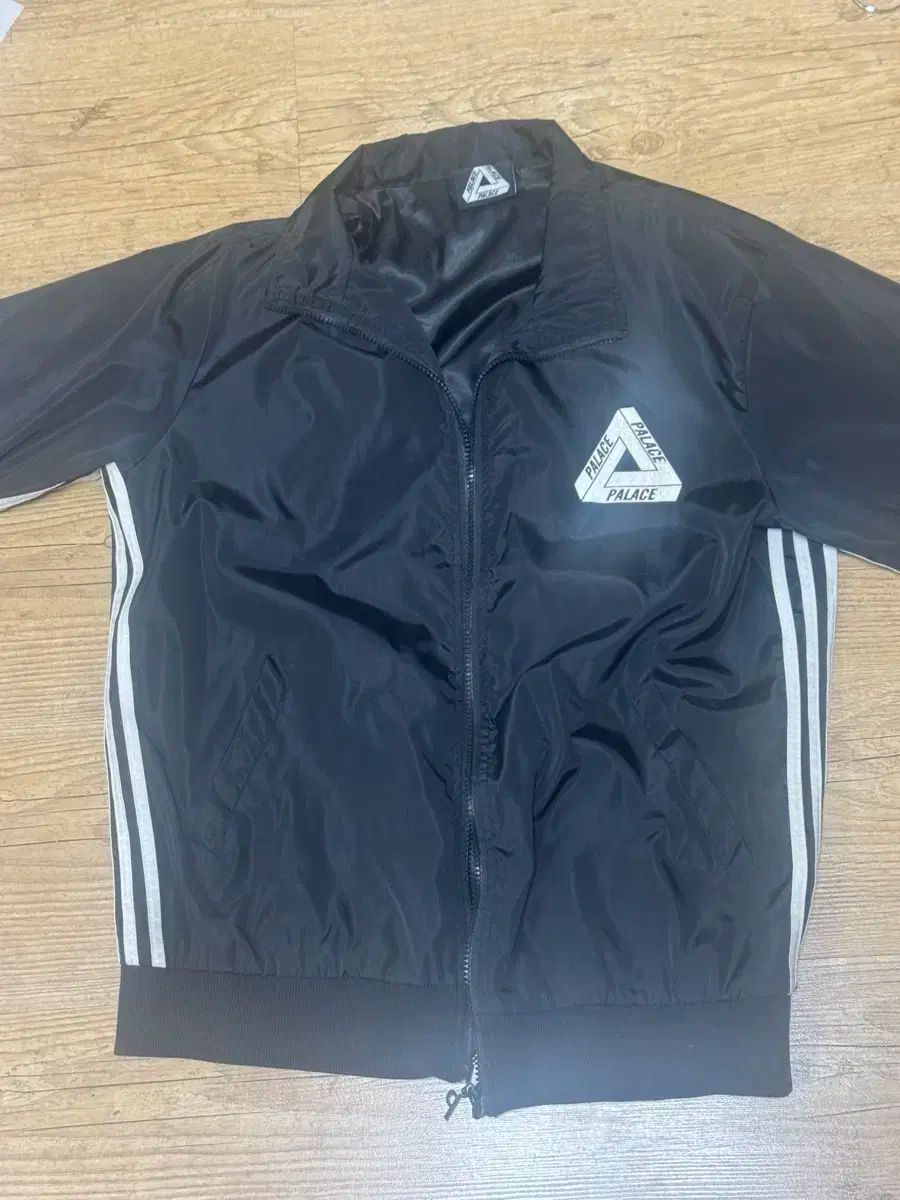 PALACE パレス ジャケット 英国店舗 足 売り出し中