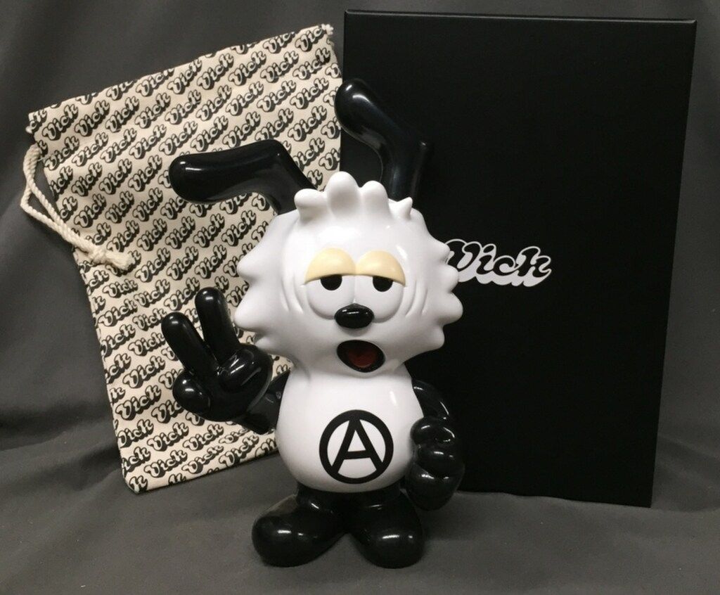 VERDY/SECRETBASE Vick フィギュア(白/黒) - メルカリ