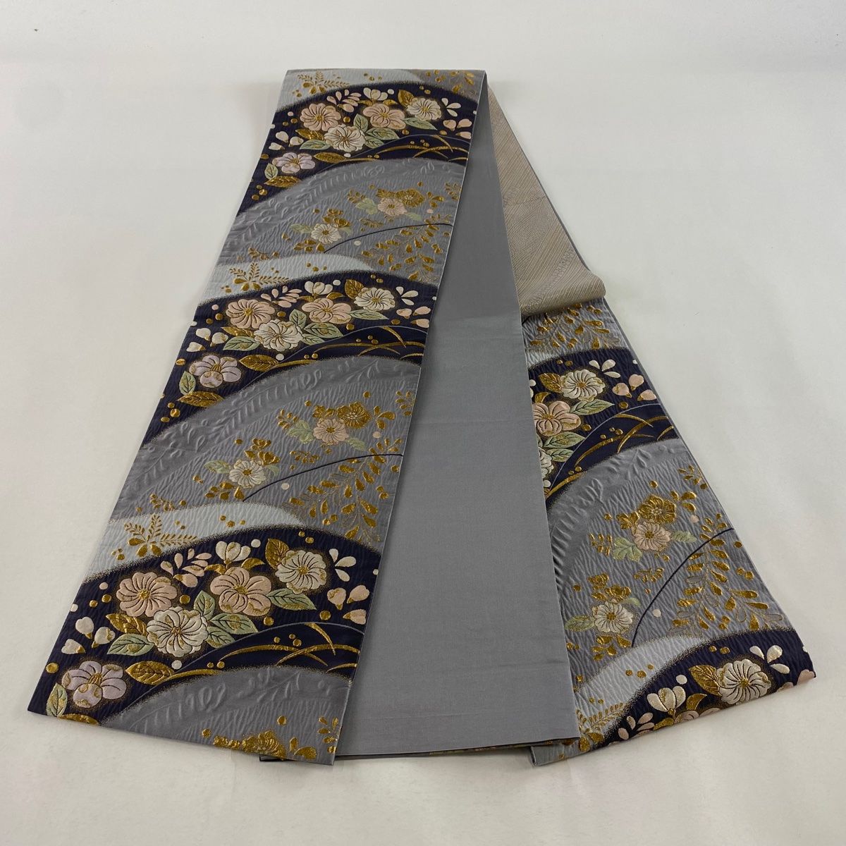 袋帯 やまと 草花 松 箔 青紫 六通 正絹 袋帯 美品 秀品 草花 うさぎ 箔 緑 六通 正絹 【中古】 - メルカリ