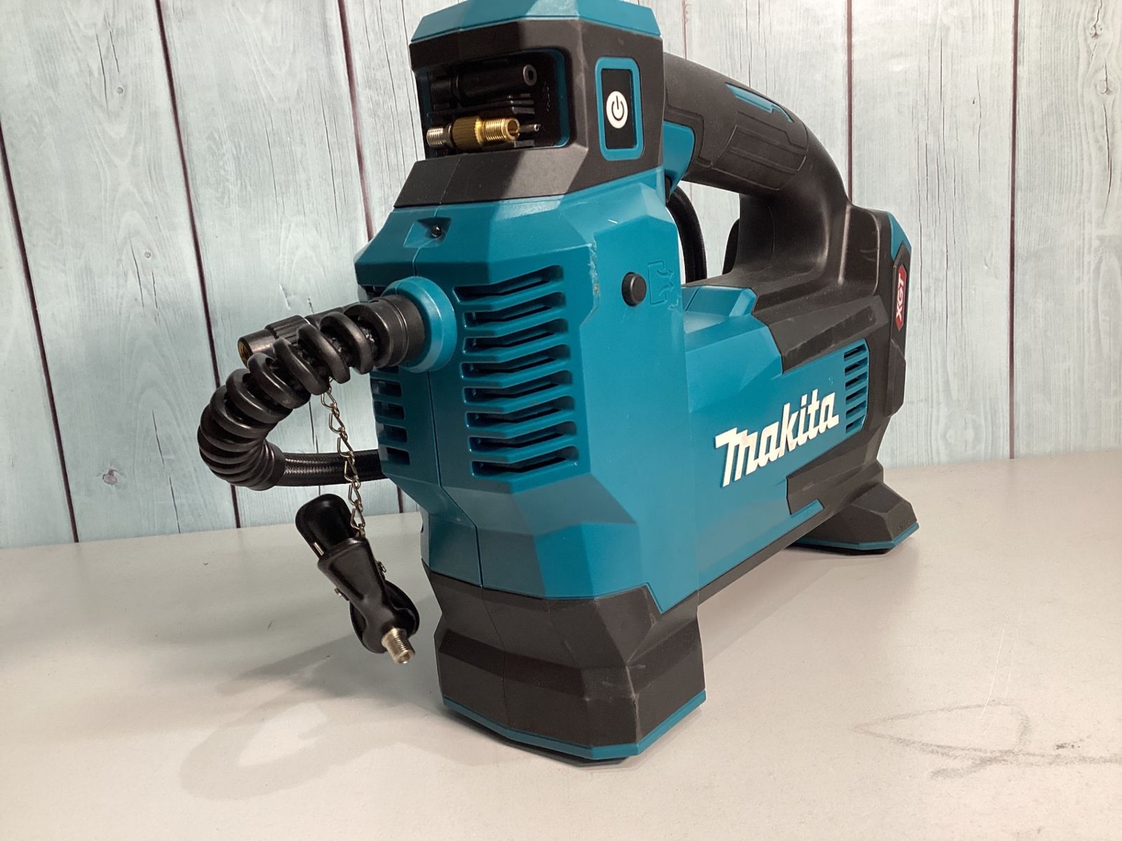 マキタ makita コードレス空気入れ MP001GZ