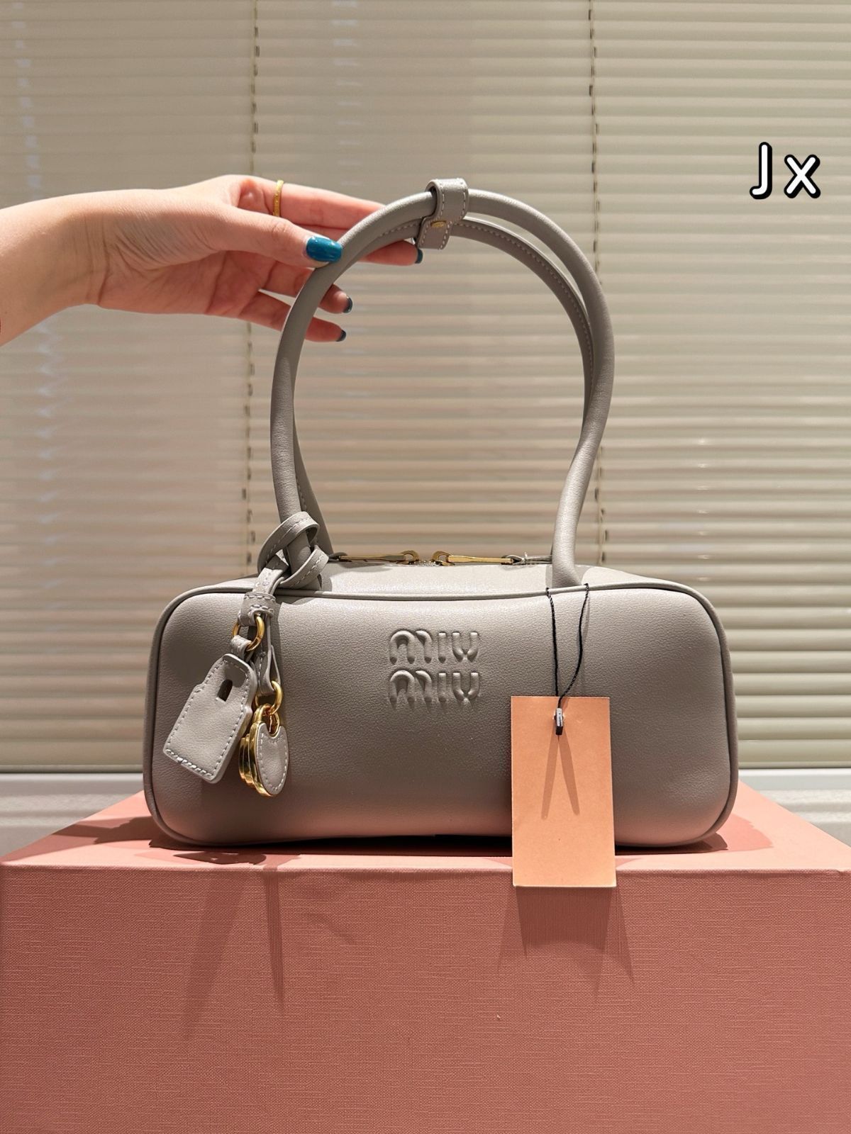 新作もいち早くお手元に！ MIU MIU ボウリング|ビジネスバッグ ? 28×12cm | ♥品 簡易清掃済み