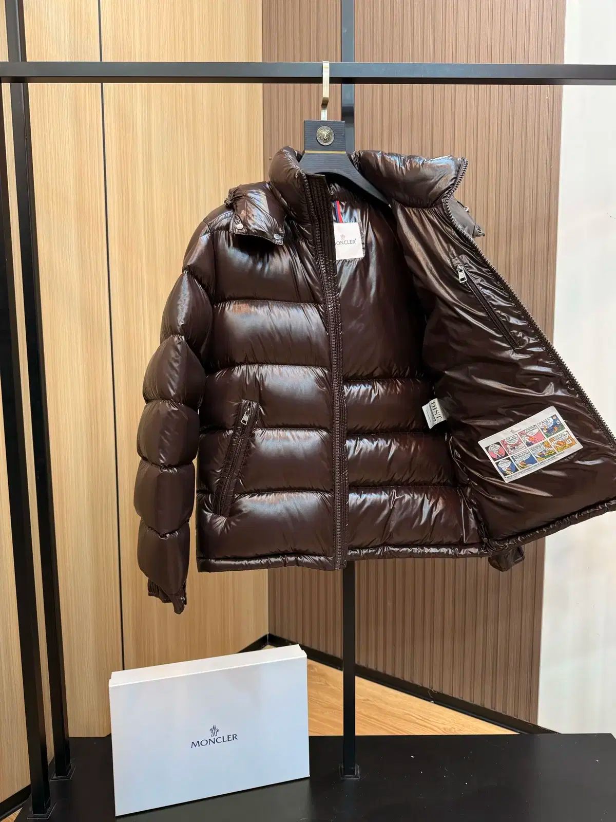 モンクレール　ダウンジャケット　MONCLER 正規品　ユニセックス　フリー モンクレール ダウンジャケット MONTGENEVRE 正規品 ユニ