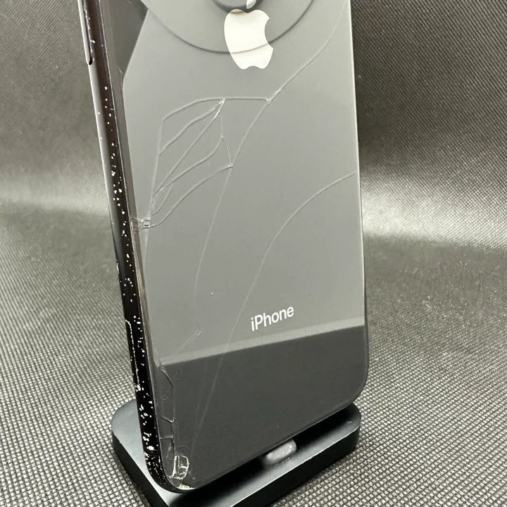 iPhoneXR ブラック 128GB 画面・裏面割れ iPhoneXR 128GB 画面割れ iPhoneの背面のガラスが割れちゃったら